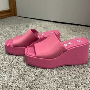 BP. Hot pink wedges